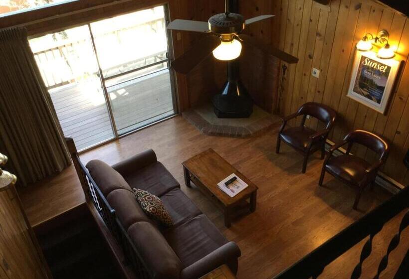 Номер Deluxe, The Pines Resort & Conference Center