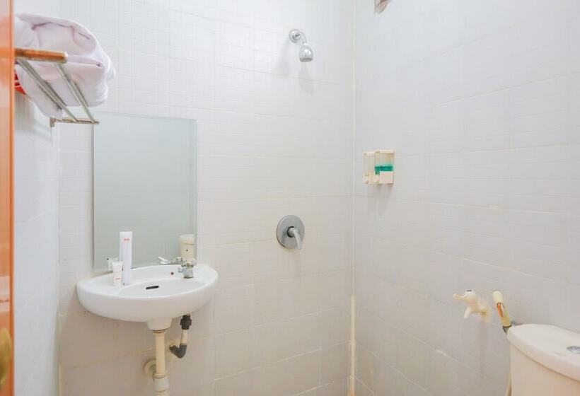 Семейный Номер, Reddoorz Syariah Near Ragunan Zoo 3