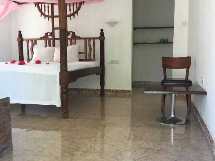 اتاق استاندارد, Ames Nungwi