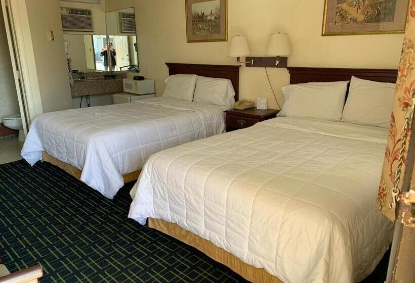 Номер Стандарт 2 Двуспальные Кровати, Red Carpet Inn  Gettysburg