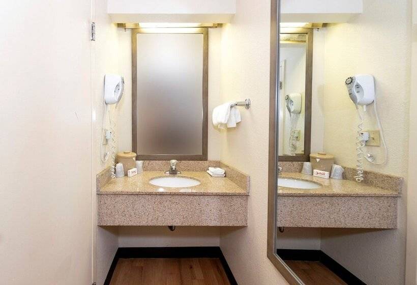 Номер Deluxe, Red Roof Inn Tinton Falls  Jersey Shore