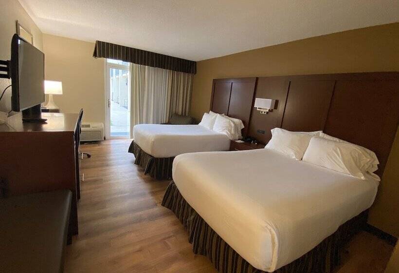 스탠다드 룸 더블 침대 2개, Wyndham Garden Warsaw