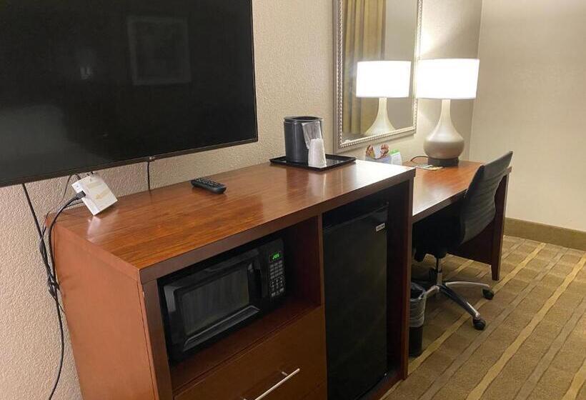 스탠다드 발코니 룸, Wyndham Garden Warsaw
