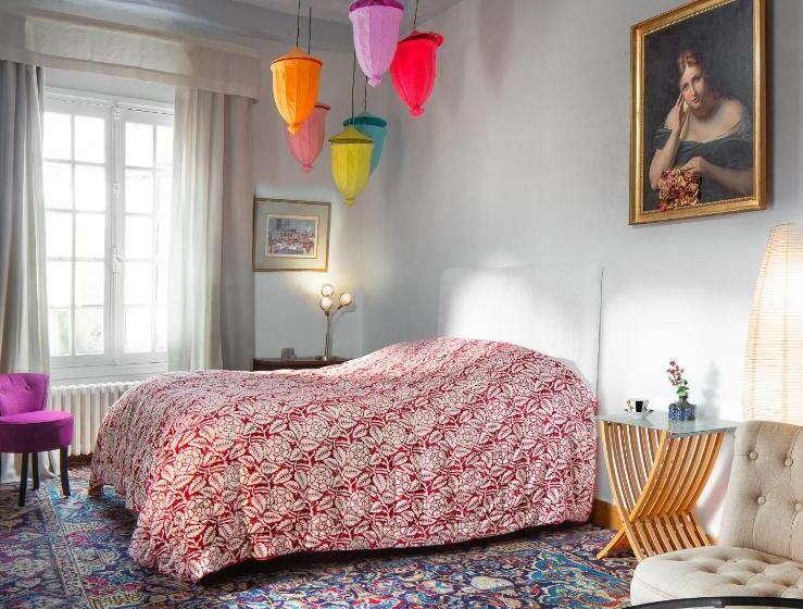 سوییت لوکس, La Maison Charmante