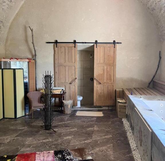 سوییت با چشم‌انداز استخر, Les Jardins De La Cathédrale Chambres D Hôtes Gîte De Groupe