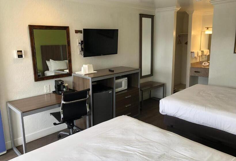 Номер Deluxe, Gilroy Inn
