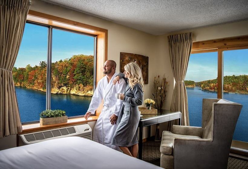Люкс Вид на Реку, The Vue Boutique Hotel & Boathouse