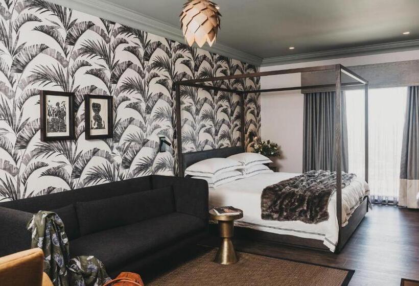 سوییت اجرایی, The Feather Hill Boutique