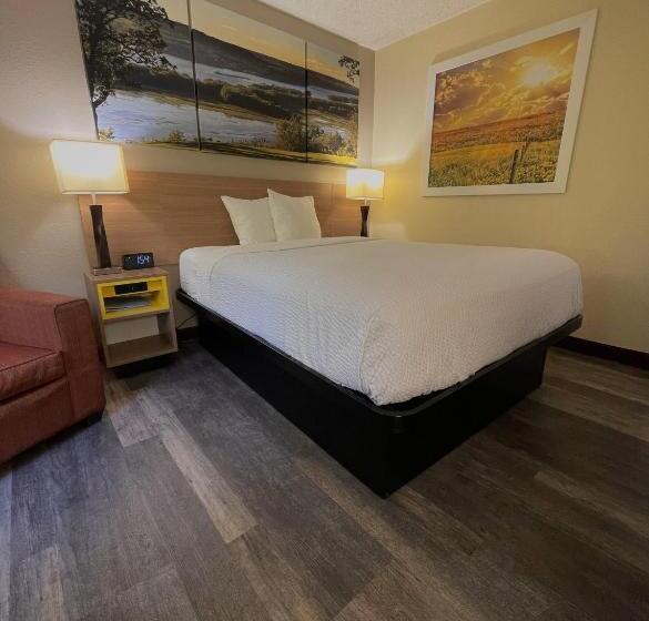 Номер Стандарт, Days Inn & Suites By Wyndham Kaukauna Wi