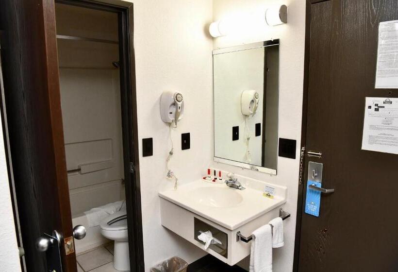 Люкс Кровать Кинг, Days Inn & Suites By Wyndham Kaukauna Wi