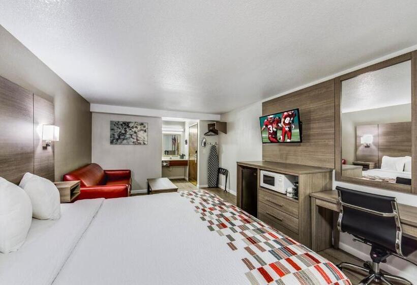 اتاق سوپریور با تخت بزرگ, Ramada By Wyndham Medford Airport North