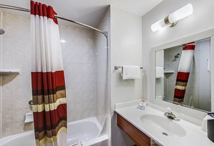 Suite Queen Bed, Ramada By Wyndham Medford Airport North