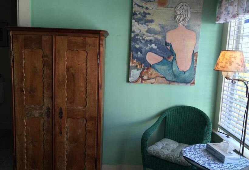 Номер Deluxe, Secret Garden Inn & Cottages