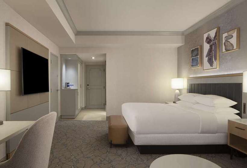 Студия Стандарт, Revel Hotel Des Moines Urbandale, Tapestry Collection By Hilton