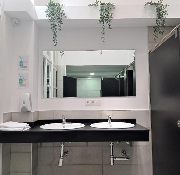 تختخواب در اتاق مشترک, Planeta Cadiz Hostel
