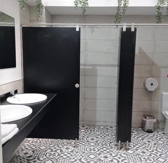 تختخواب در اتاق مشترک, Planeta Cadiz Hostel