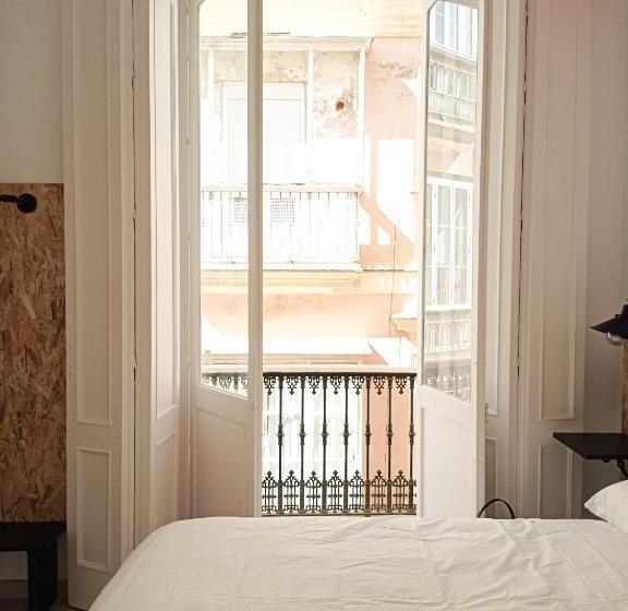 اتاق لوکس با بالکن, Planeta Cadiz Hostel