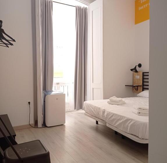 اتاق لوکس با بالکن, Planeta Cadiz Hostel