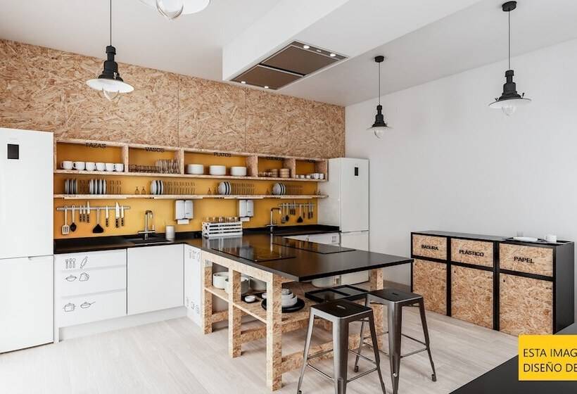 اتاق اکونومی, Planeta Cadiz Hostel