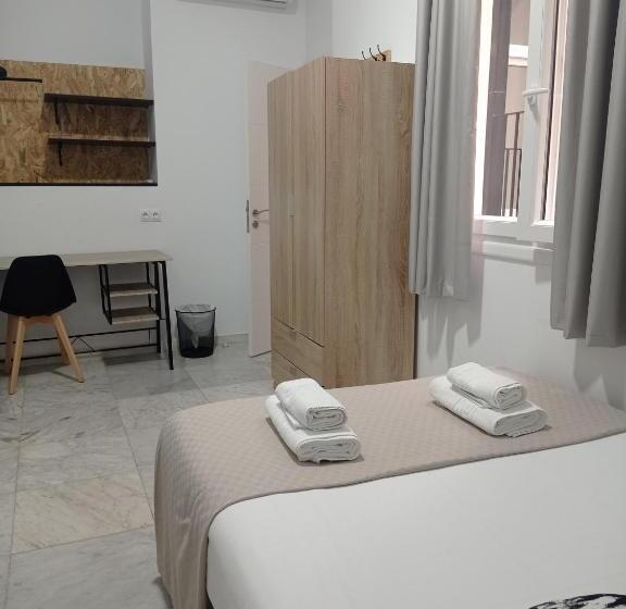 اتاق اکونومی, Planeta Cadiz Hostel
