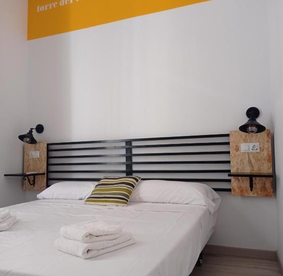 اتاق لوکس با بالکن, Planeta Cadiz Hostel