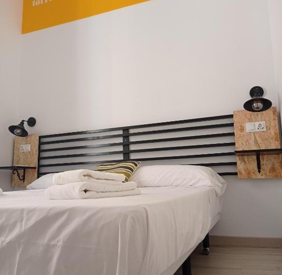 اتاق لوکس با بالکن, Planeta Cadiz Hostel