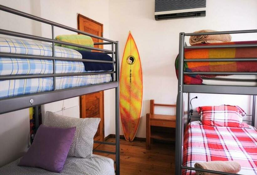 تختخواب در اتاق مشترک, Caparica Surf Villa