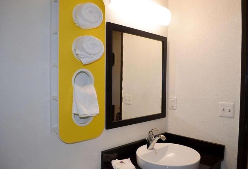 장애인을 위한 스탠다드 룸, Motel 6 Kingsland Kings Bay Naval