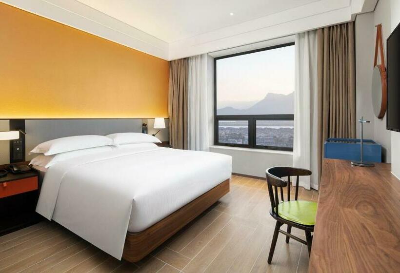 带大床的标准间, Doubletree By Hilton Fuzhou South