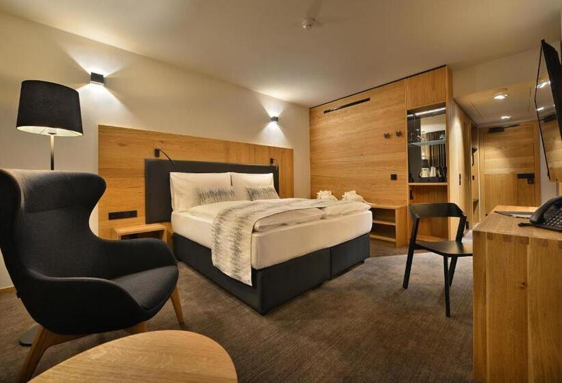 اتاق سوپریور, Grand Hotel Hradec