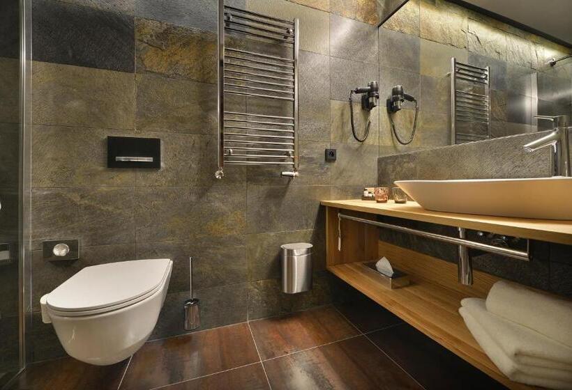 اتاق لوکس با بالکن, Grand Hotel Hradec