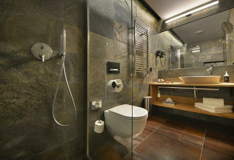 اتاق سوپریور سه تخته, Grand Hotel Hradec