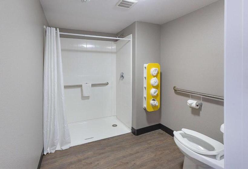 스탠다드 룸 킹사이즈 침대, Motel 6show Low, Az