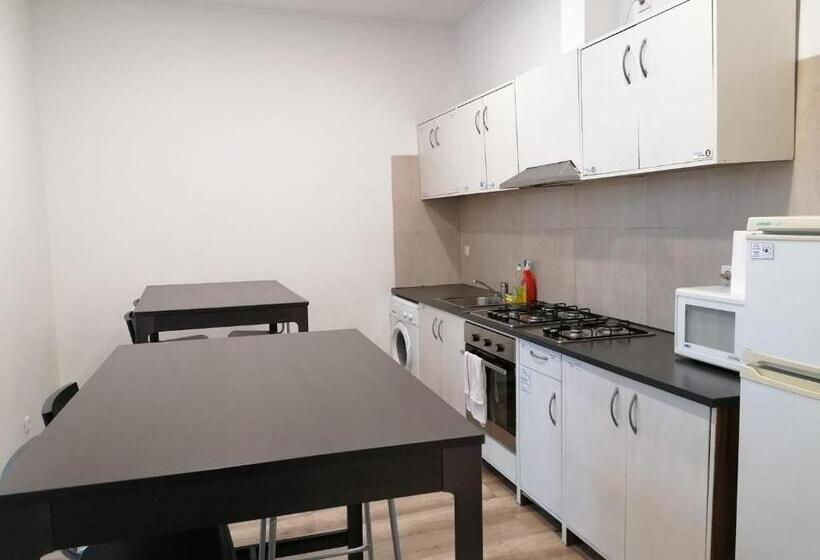 استودیوی استاندارد, Chiado Open World Hostel