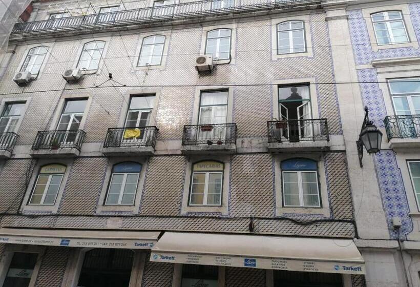 اتاق استاندارد چهار تخته, Chiado Open World Hostel