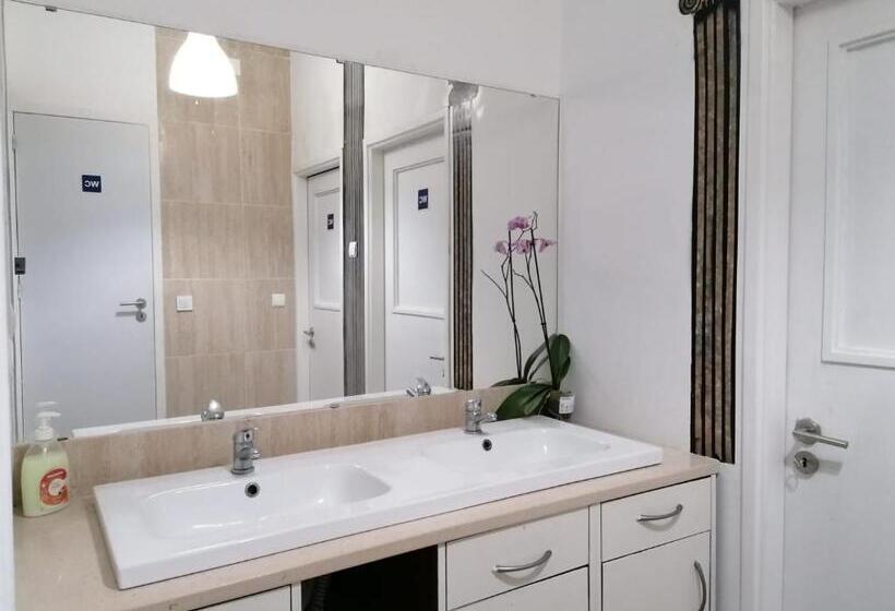 استودیوی استاندارد, Chiado Open World Hostel