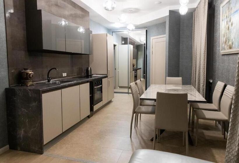 스위트, Mandarin Clubhouse