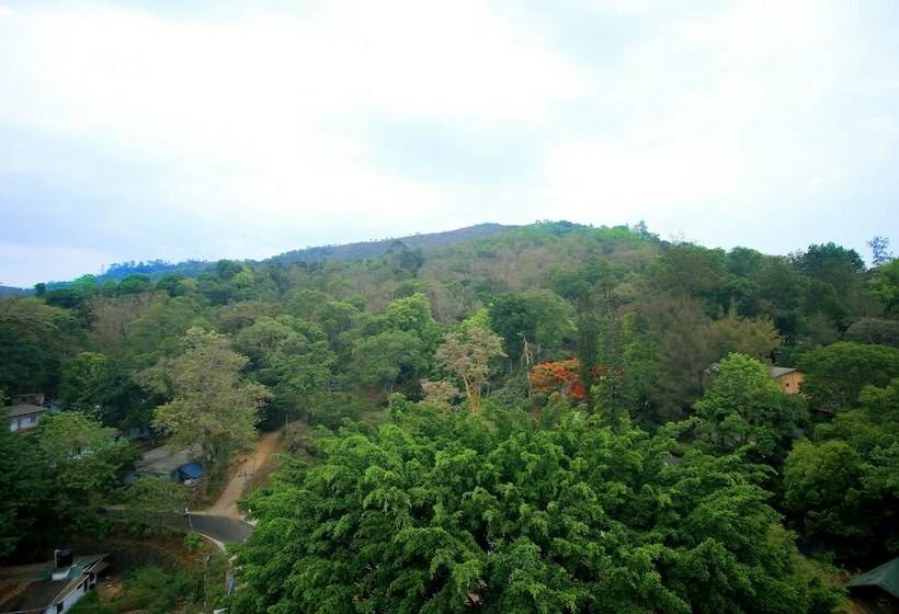 패밀리 스위트, Sterling Thekkady