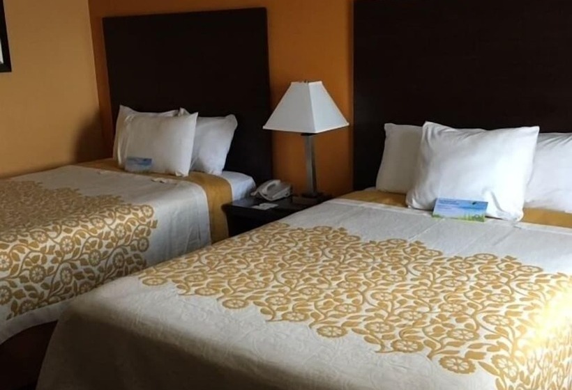 Номер Стандарт 2 Двуспальные Кровати, Days Inn By Wyndham Queensbury/lake George