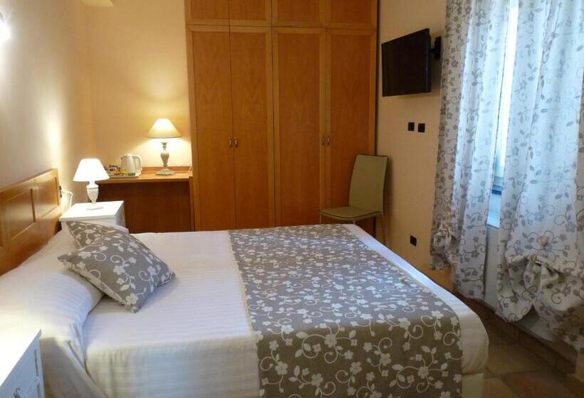 Standard room with outdoor bath, La Vignana   5 Terre