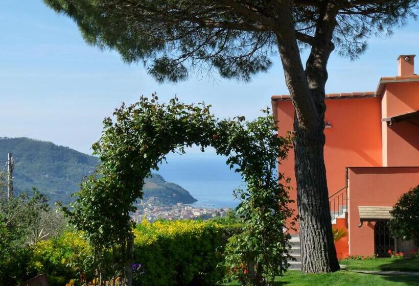 Standard room with outdoor bath, La Vignana   5 Terre