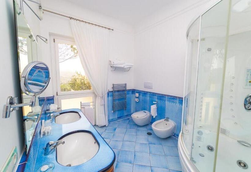 سوئیت جونیور با چشم‌انداز باغ, Villa Eliana