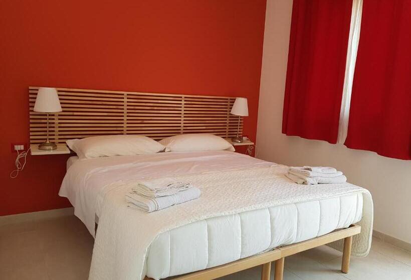 اتاق استاندارد با چشم‌انداز استخر, Resort Villa Isola B&b