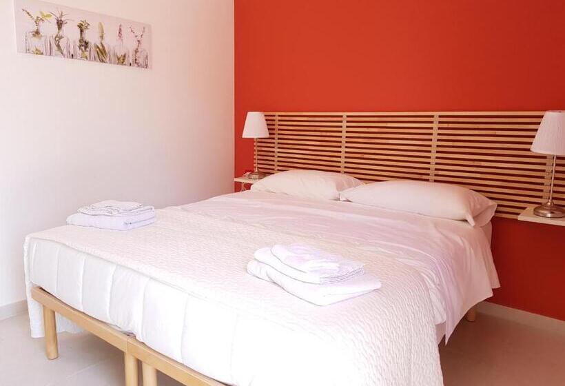 اتاق استاندارد با چشم‌انداز استخر, Resort Villa Isola B&b