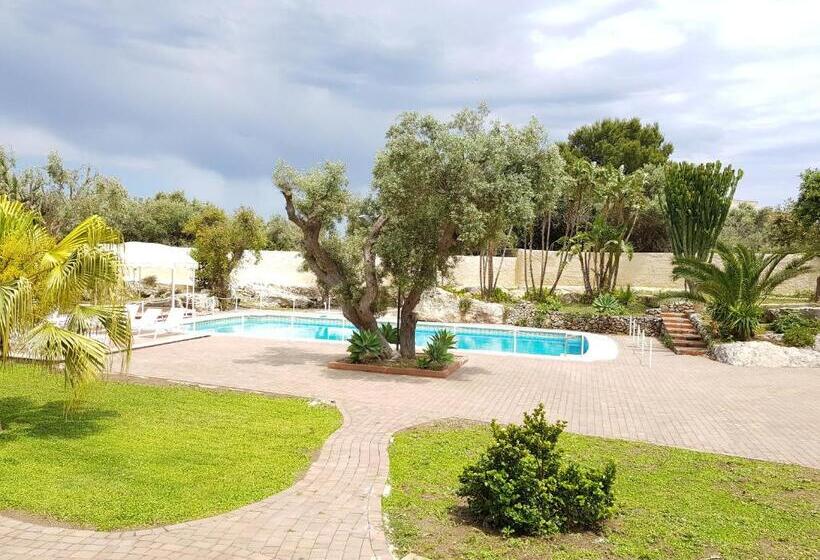 اتاق استاندارد با چشم‌انداز استخر, Resort Villa Isola B&b