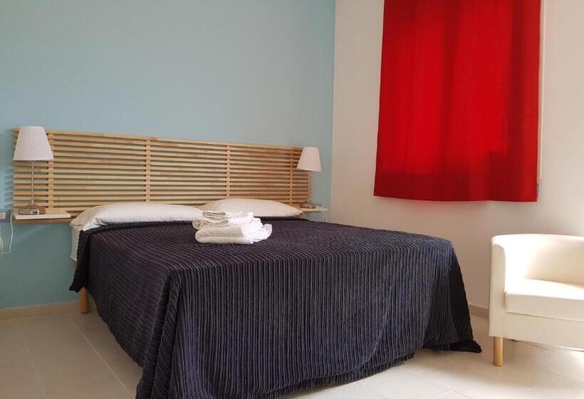 اتاق استاندارد با چشم‌انداز استخر, Resort Villa Isola B&b