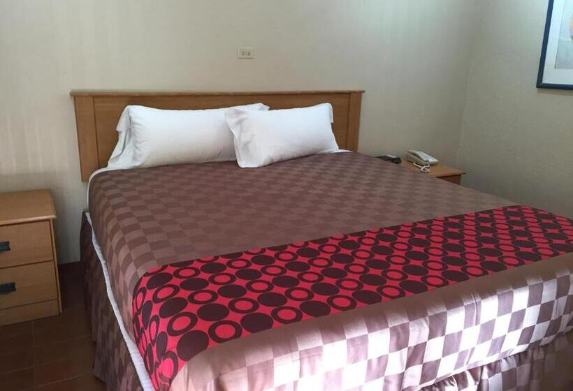 스탠다드 룸 킹사이즈 침대, Townhouse Inn And Suites