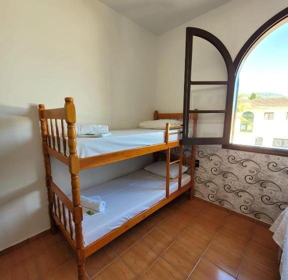 הכלכלה חדר לארבעה עם מקלחת משותפת, Casa Da Edna
