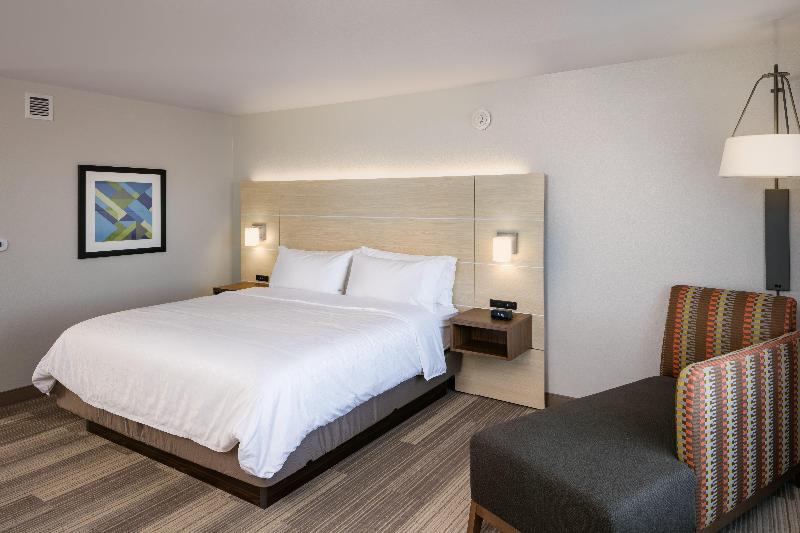 适合残疾人士使用的带超级大床的标准间, Holiday Inn Express & Suites   Bend South, An Ihg