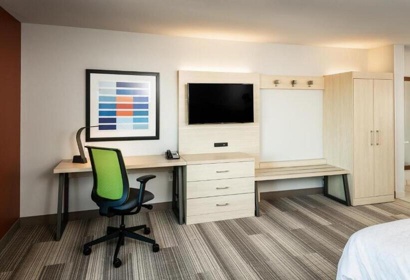 适合残疾人士使用的带超级大床的标准间, Holiday Inn Express & Suites   Bend South, An Ihg